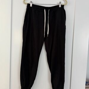 Vuori Performance Jogger in Small, Black